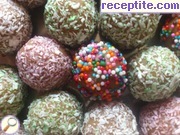снимка 10 към рецепта Какаови топки от обикновени бисквити
