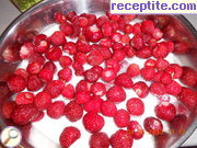 снимка 1 към рецепта Домашно сладко от ягоди