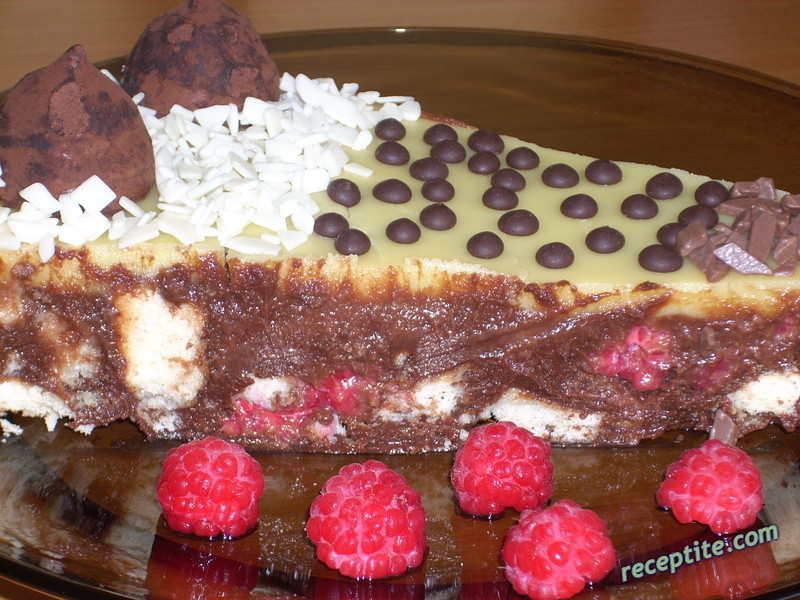 Снимки към Бисквитена шоколадова торта с боровинки