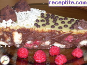 снимка 4 към рецепта Бисквитена шоколадова торта с боровинки