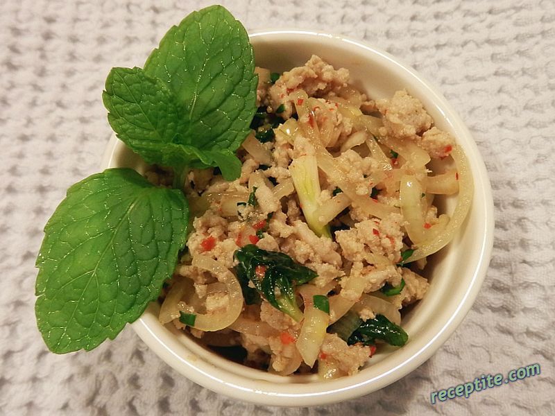 Снимки към Тайландска месна салата Larb Kai