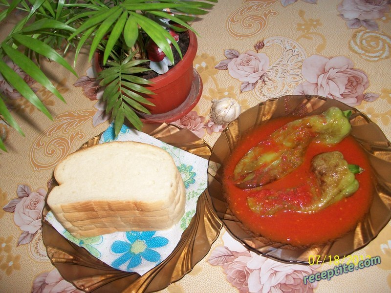 Снимки към Пържени пиперки с доматен сос
