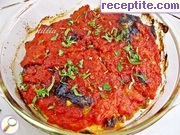 снимка 4 към рецепта Печени пълнени чушки със сирене и доматен сос
