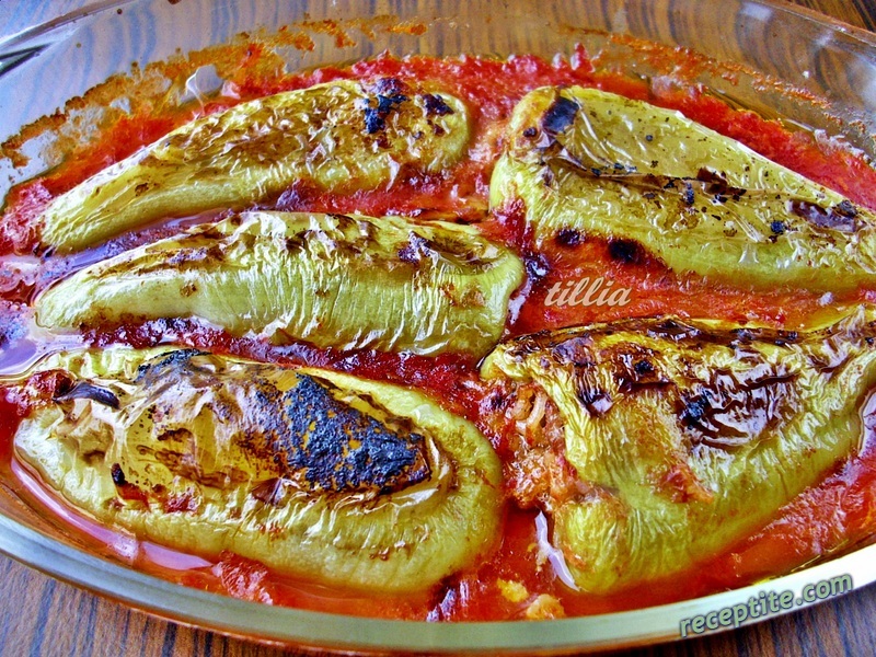 Снимки към Пълнени чушки с кайма и ориз с доматен сос
