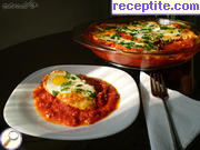 снимка 14 към рецепта Яйца на очи с домати