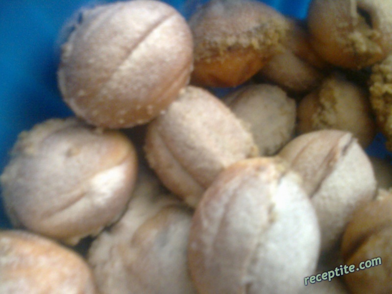 Снимки към Орехчета с млечно-маслен крем