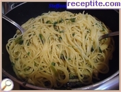 снимка 5 към рецепта Спагети с чесън и магданоз