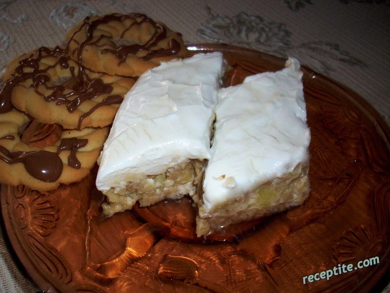 Снимки към Ябълкова торта с чаени бисквити