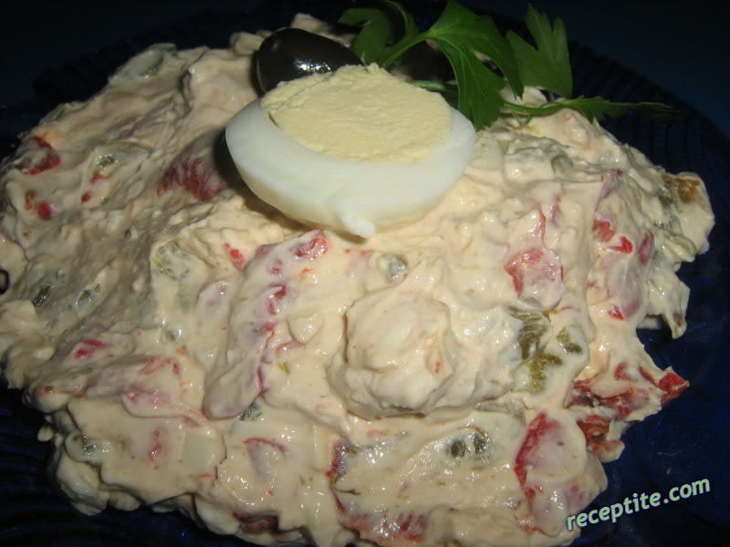 Снимки към Салата с печени чушки и варени яйца