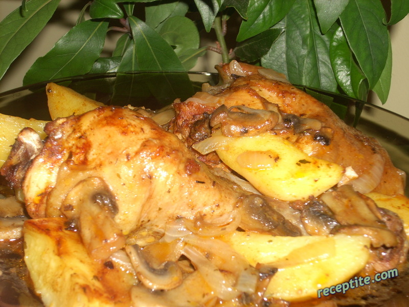 Снимки към Сочно пиле с картофи в гъбен сос