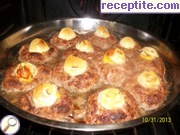 снимка 2 към рецепта Гнезда от кайма с варени яйца