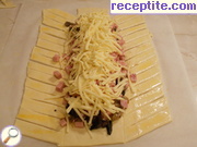 снимка 3 към рецепта Солено руло с бутер тесто