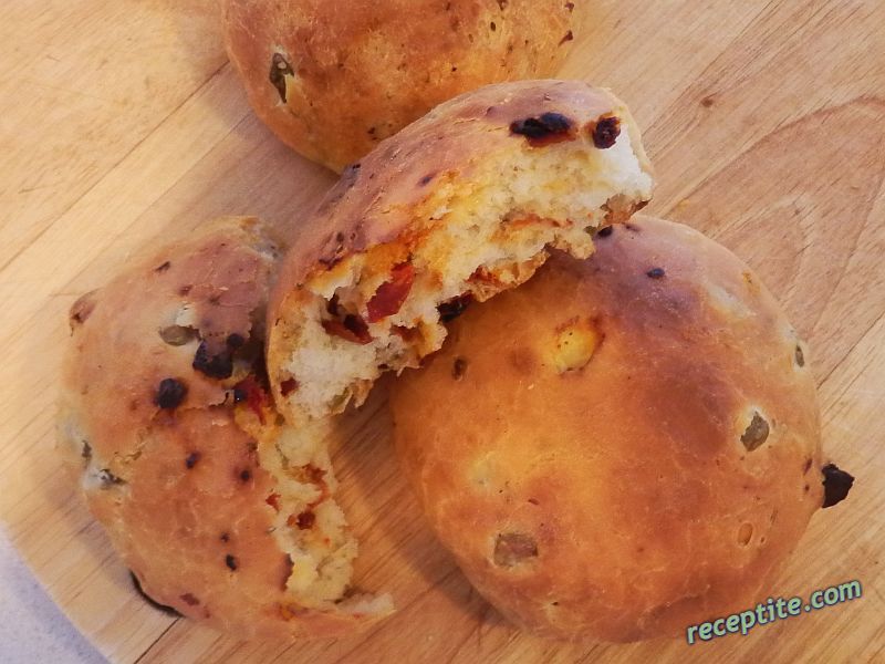 Снимки към Домашен хляб с маслини и сушени домати