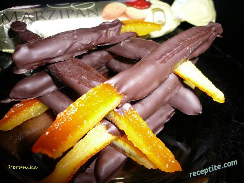 Снимки към Портокалови корички с тъмен шоколад