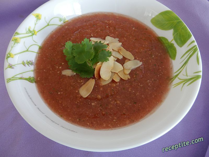 Снимки към Студена доматена супа с бадеми и балсамиков оцет