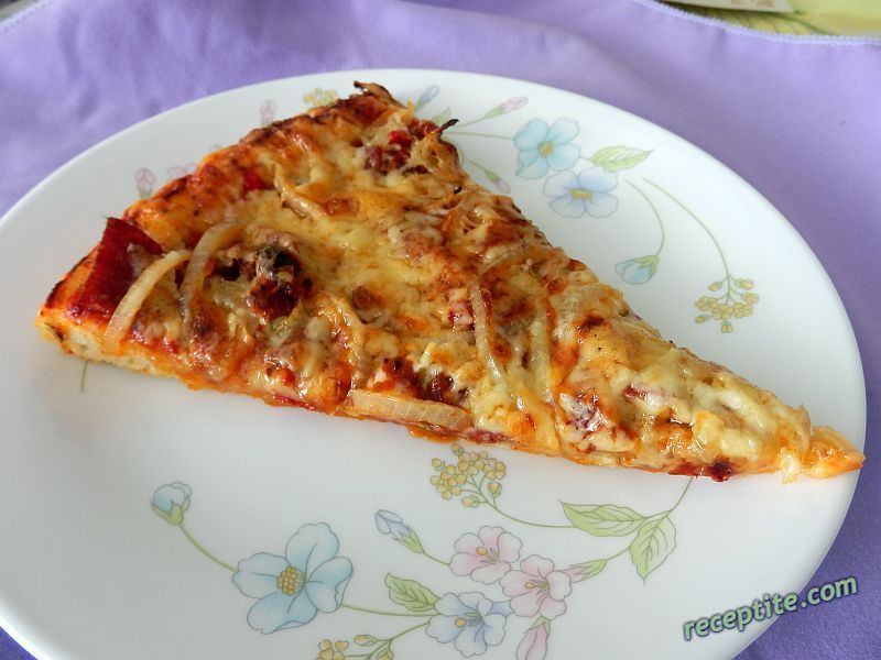 Снимки към Пица със салам, маслини и сушени домати