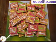 снимка 12 към рецепта Айсинг за декорация на сладкиши