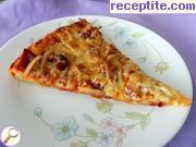 снимка 1 към рецепта Пица със салам, маслини и сушени домати