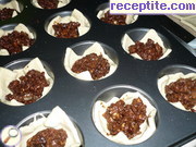 снимка 3 към рецепта Бутер баклавички с орехи, фурми и шоколад
