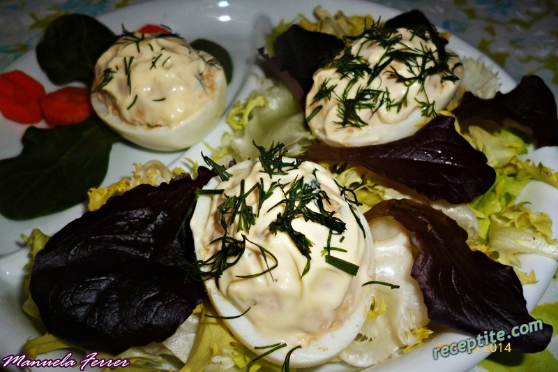 Снимки към Пълнени яйца с риба тон, краставички и царевица