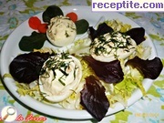снимка 1 към рецепта Пълнени яйца с риба тон, краставички и царевица
