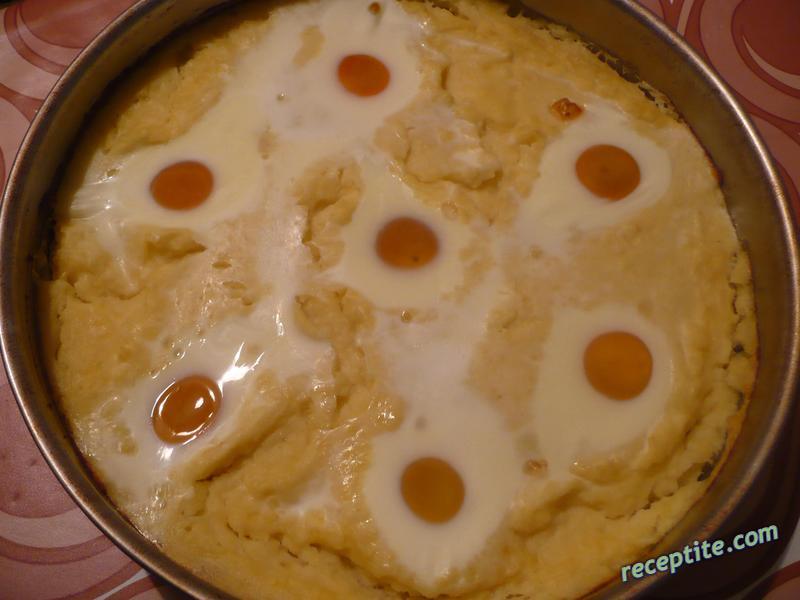 Снимки към Яйца на очи с пюре от картофи на фурна