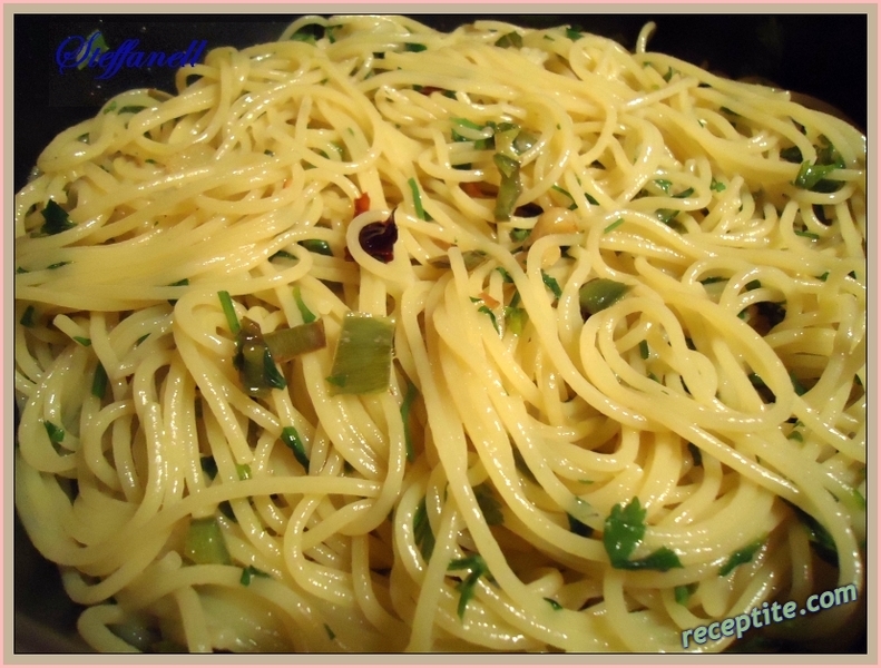 Снимки към Спагети с чесън и магданоз