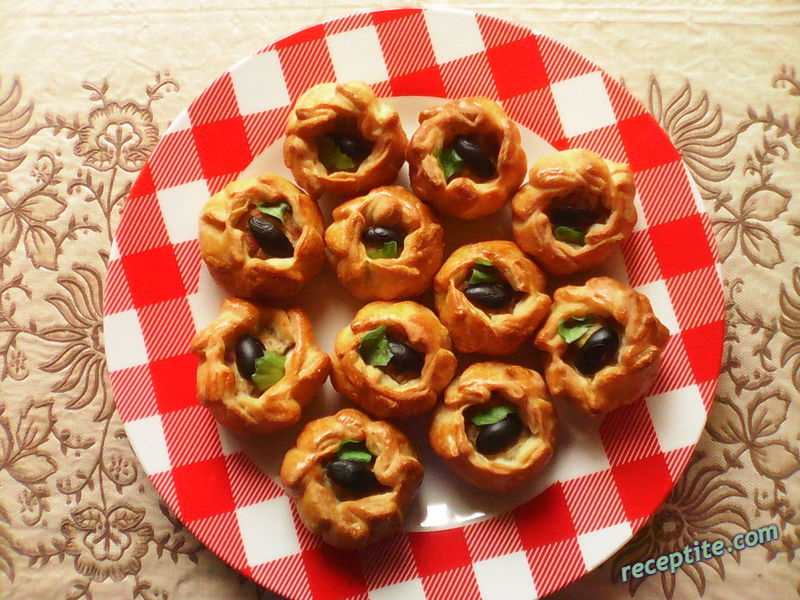 Снимки към Беляши - татарски пържени пирожки с кайма