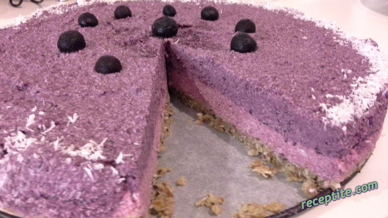 Снимки към Сладоледена веган малиново-боровинкова торта