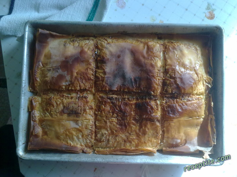 Снимки към Наложена баница с готови кори
