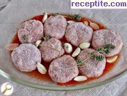 снимка 1 към рецепта Кюфтета с доматен сос на фурна