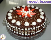 снимка 4 към рецепта Сочна торта с шоколад, ягоди и сметана