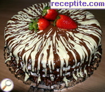 снимка 5 към рецепта Сочна торта с шоколад, ягоди и сметана