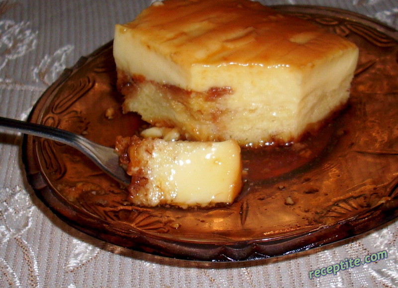 Снимки към Козунак с крем карамел