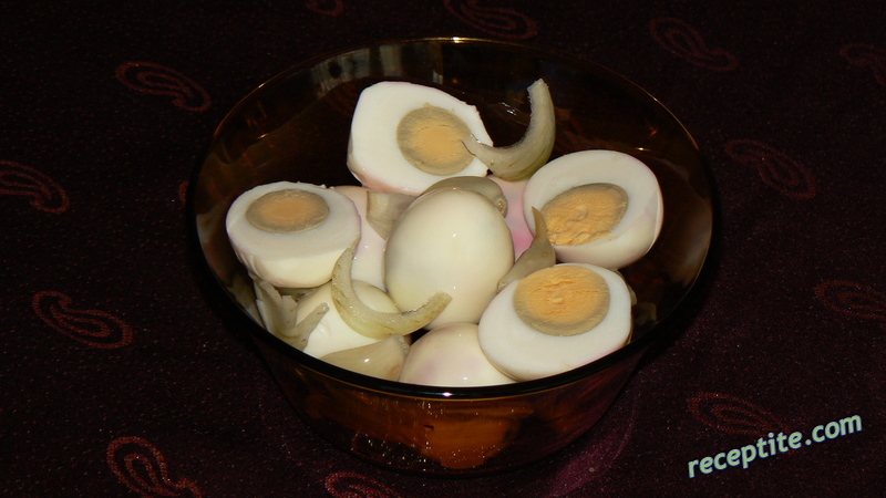 Снимки към Мариновани яйца с лук и чесън