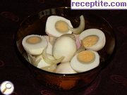 Мариновани яйца с лук и чесън