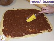 снимка 3 към рецепта Козуначено руло с ядки и какао
