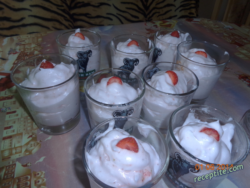 Снимки към Белтъчен сладолед с ягоди