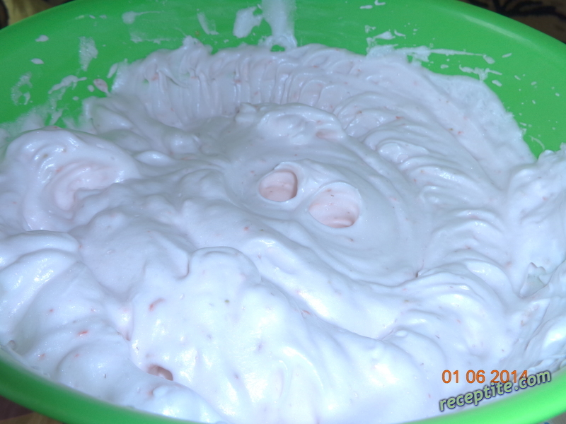 Снимки към Белтъчен сладолед с ягоди