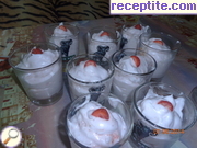 Белтъчен сладолед с ягоди