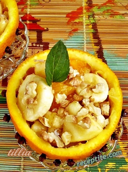 Снимки към Портокалова салата с банани и мед