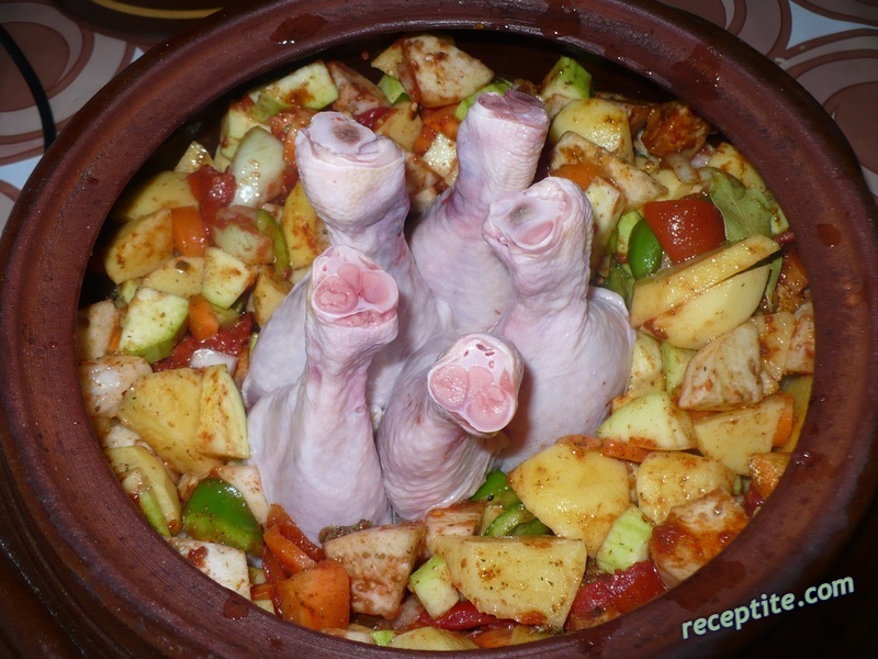 Снимки към Зеленчуци с пиле в гювеч