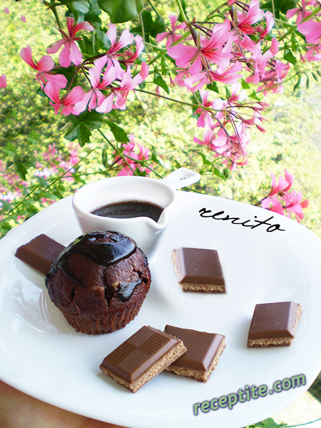 Снимки към Шоколадови мъфини с шоколадова глазура