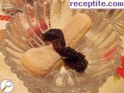 снимка 2 към рецепта Крем с бишкоти и сладко от смокини, малини