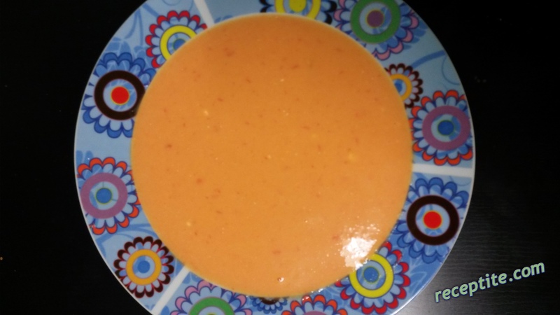 Снимки към Крем-супа от чушки и сирене фета