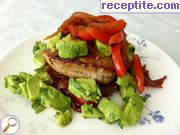 снимка 1 към рецепта Риба тон по Мексикански с чушки и салса от авокадо