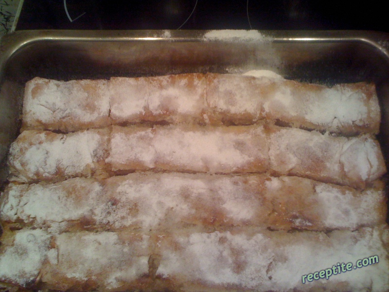 Снимки към Щрудел с кори, ябълки и канела