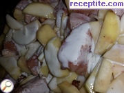 снимка 1 към рецепта Пиле с картофи, сметана и вино