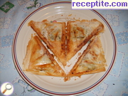 снимка 3 към рецепта Банички със саздърма в грил за сандвичи