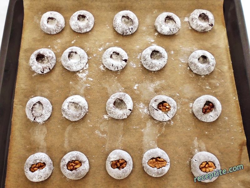 Снимки към Какаови напукани сладки
